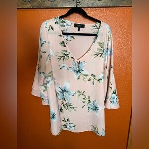Stitch Fix‎ Status 2X Beautiful Flowy Floral Top